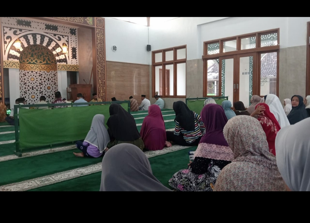 Pengajian menyambut tahun baru Islam bapak dan ibu seluruh kaum muslim diwilayah perum muslim Darussalam gebang Jetis wedomartani