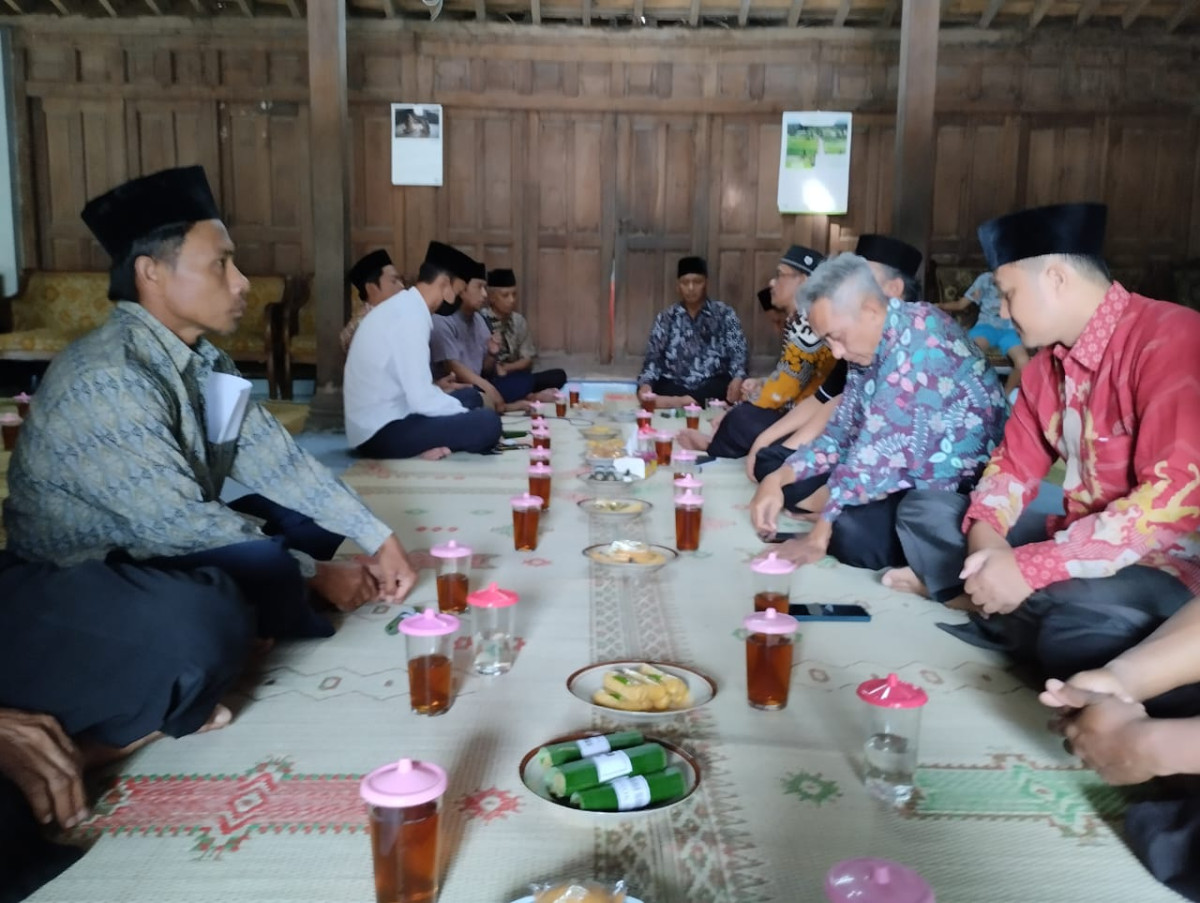 Pertemuan Pamong Kelurahan Wedomartani di Rumah Bapak Dukuh Pokoh