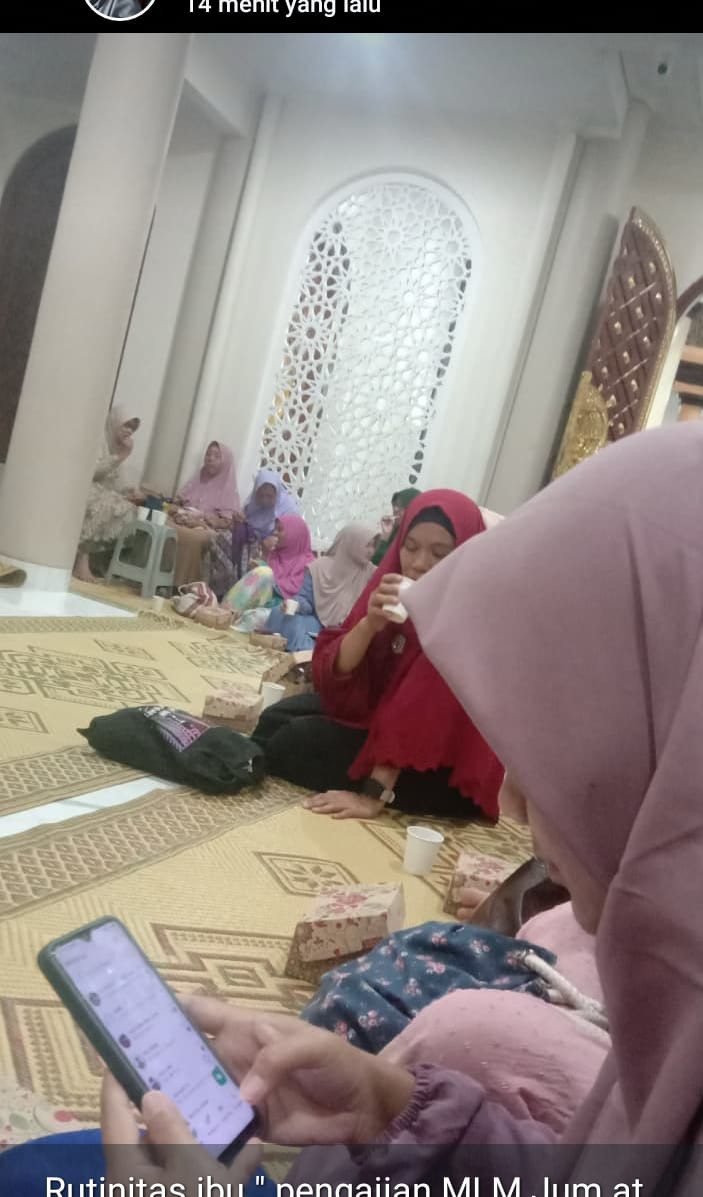Pengajian rutin malam jumat ibu2 warga krajan