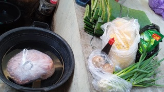 Menyuplai bahan mentah PMT lokal oleh kader Sanggrahan