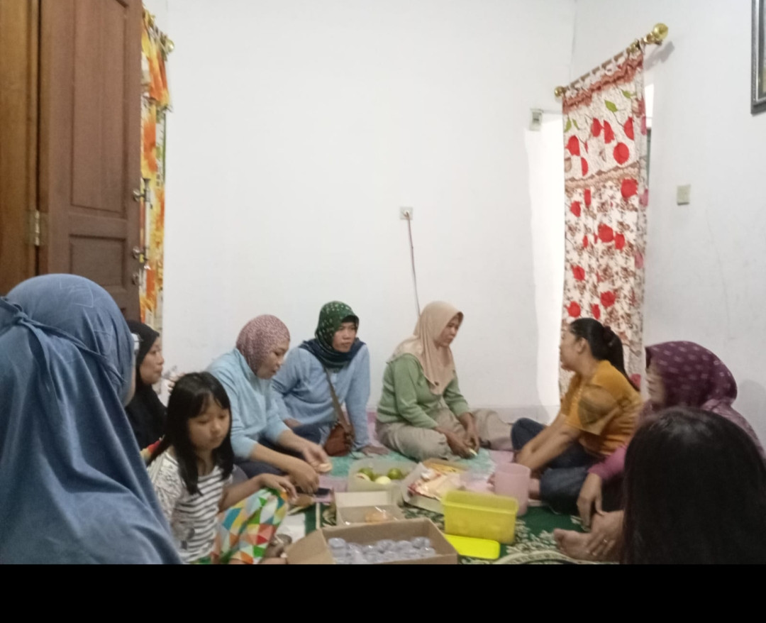 Tilikan guyup rukun warga RT 04 dirumah adik Viko putra dr Bu Isti di gebang jetis wedomartani