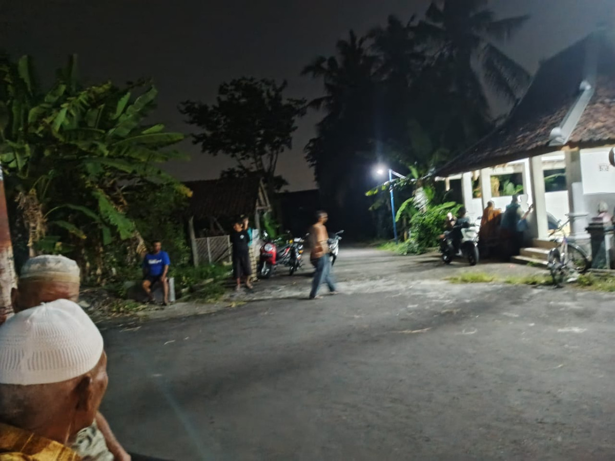 Arisan bpk2 rw o1 warga gedongan lor