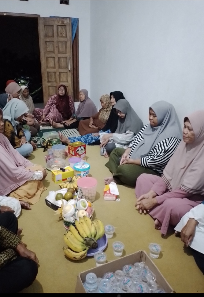 Kegiatan warga Gondanglegi menjenguk tetangga yg sakit