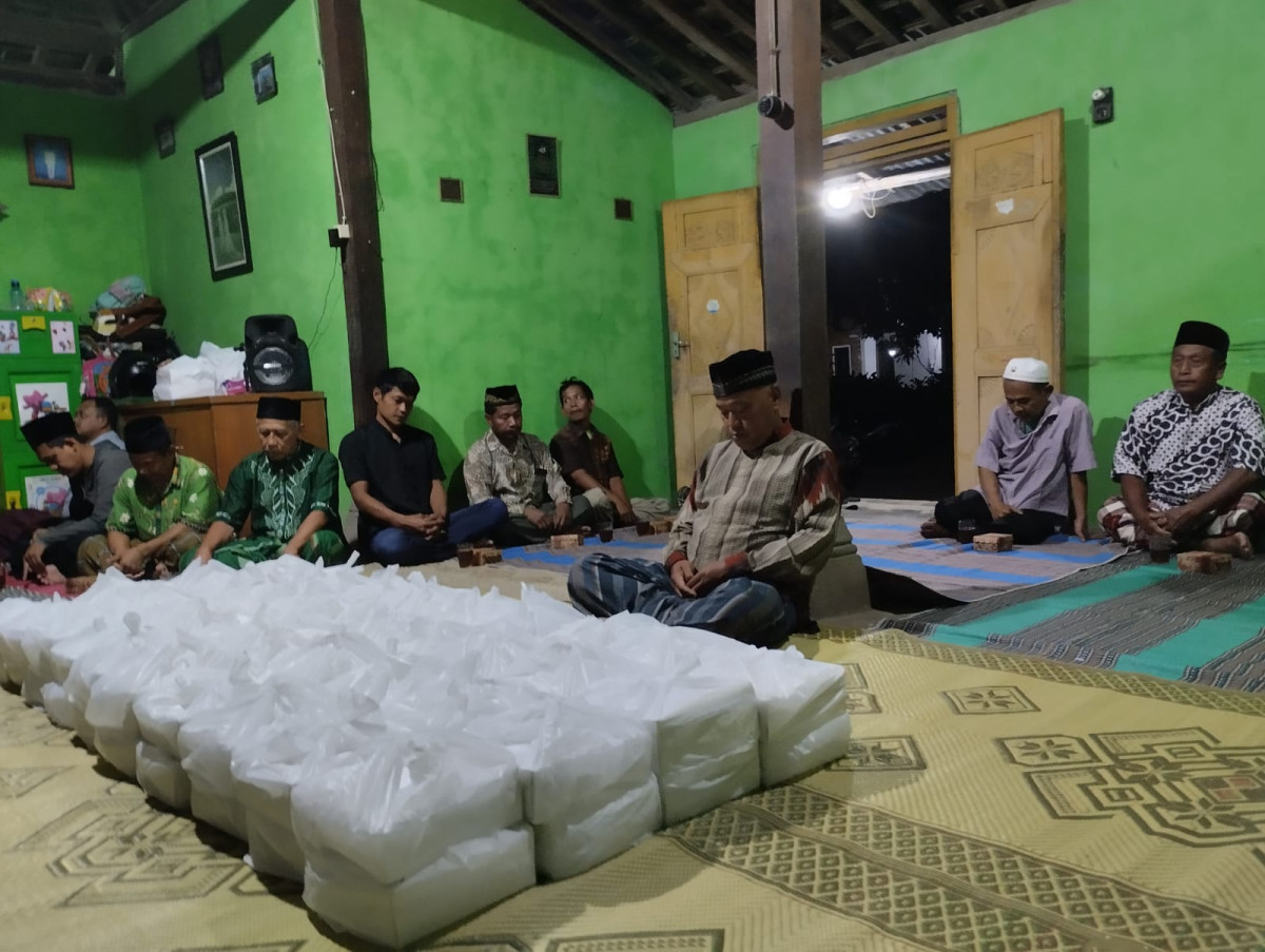 Tahlil dan Dzikir Memperingati 100 Hari Meninggalnya Ibu Suwarti Warga RT 05 Padukuhahn Pokoh