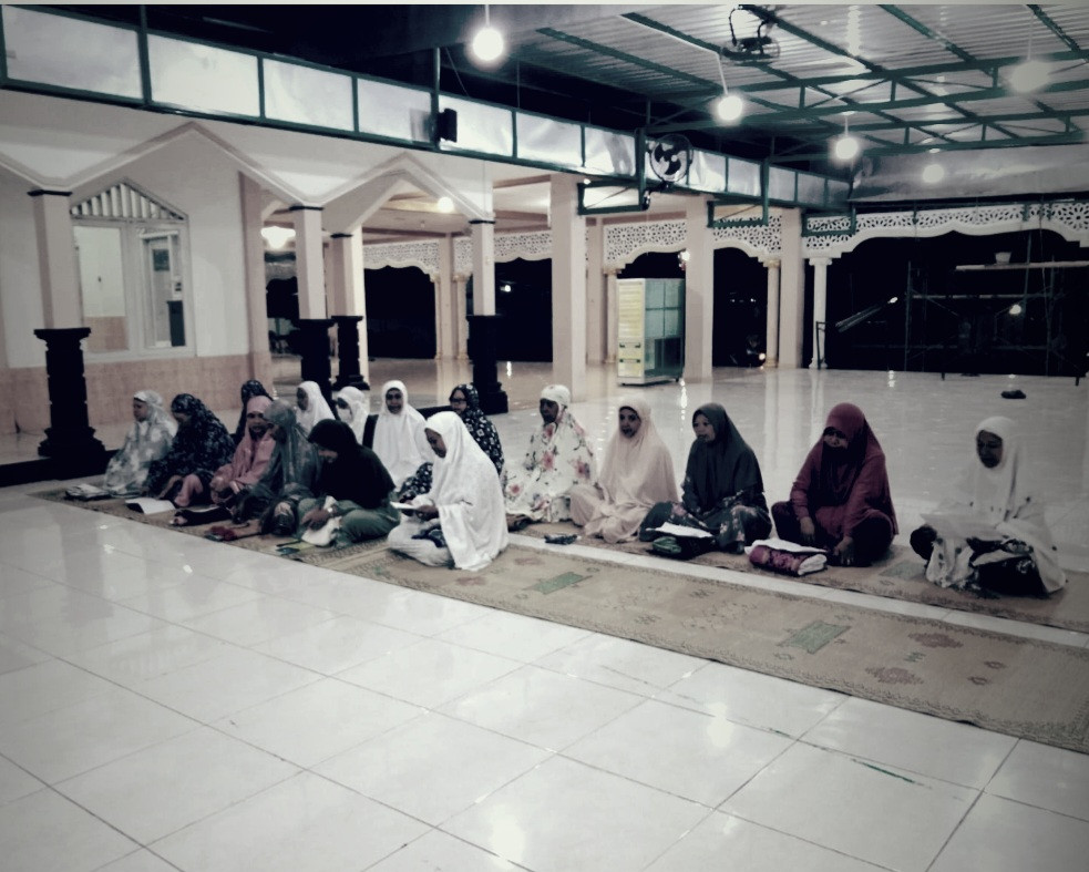 Kajian Ibu-Ibu Minggu Pagi Bakda Subuh Masjid Al Amin Pokoh