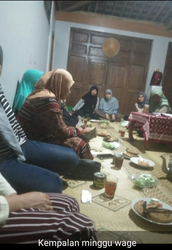 Pertemuan ibu ibu rt 06 saren