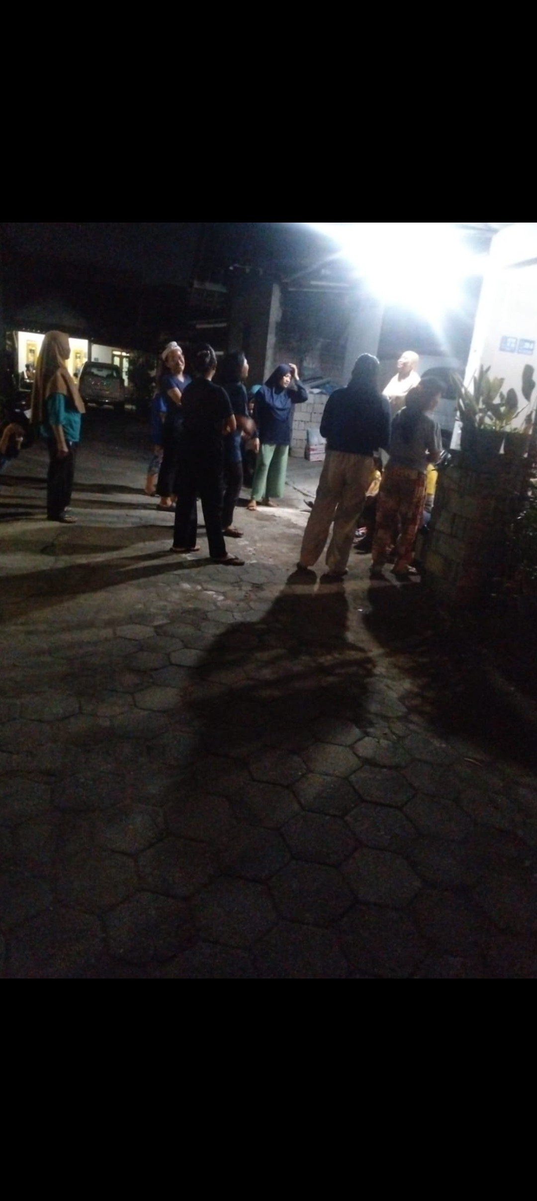 Latihan bersama untuk performa acara 17an oleh ibu ibu RT 06 gebang Jetis wedomartani