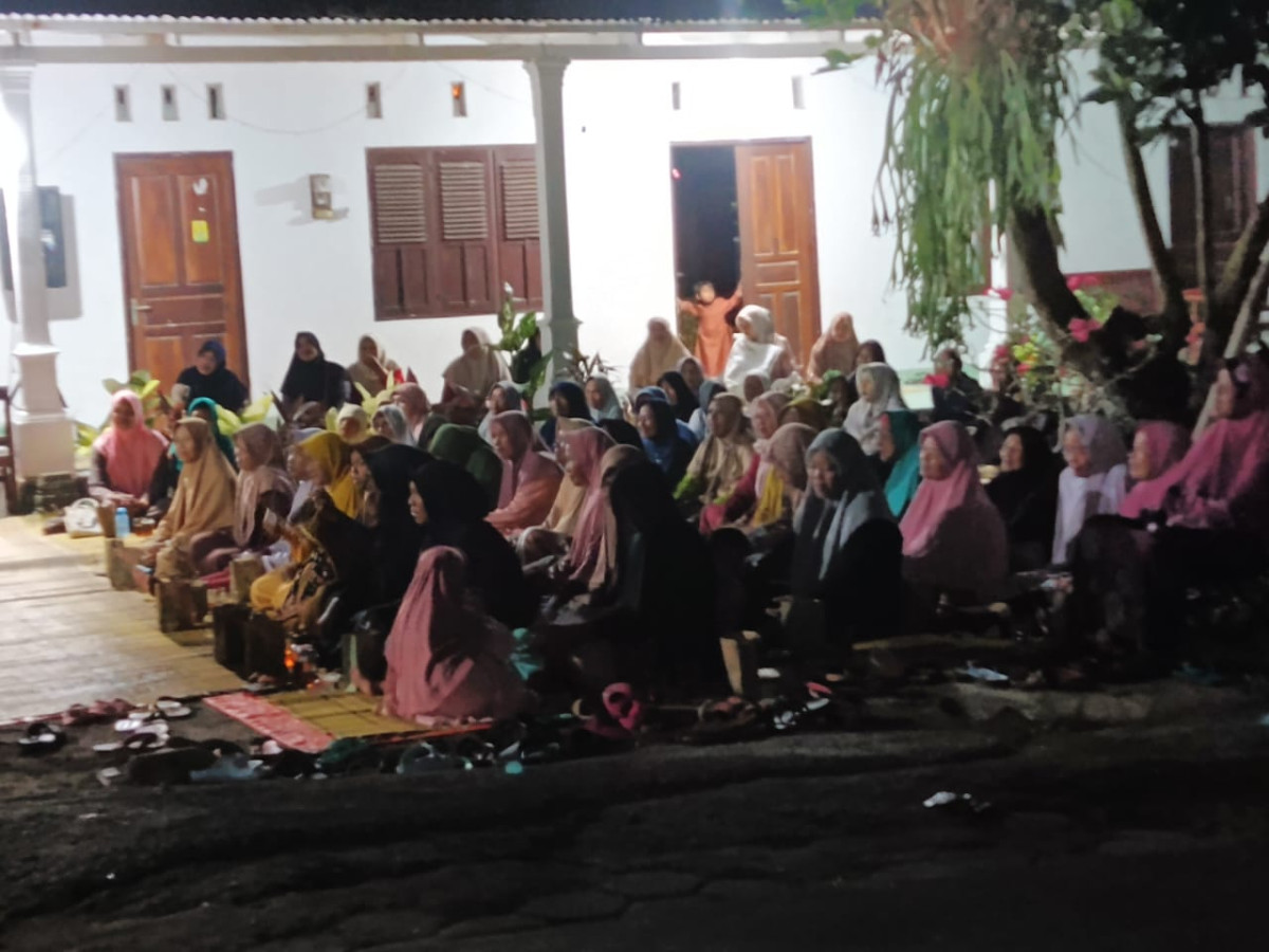 Pengajian rutin lapangan warga gedongan lor