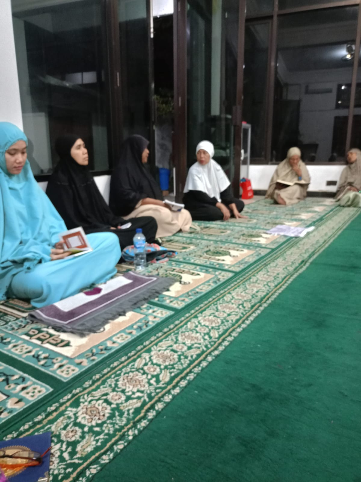 Yasinan di Masjit Darusalam. Malangrejo