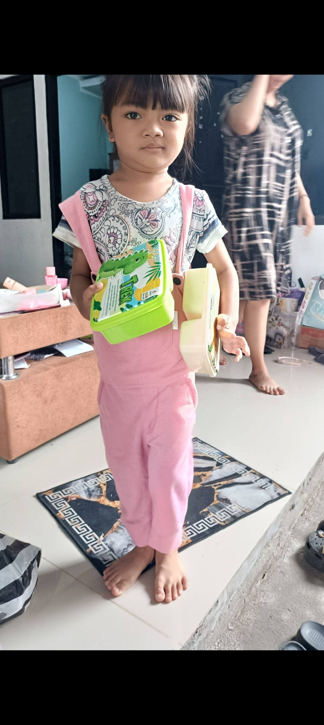 Kegiatan pendistribusian PMT lokasi ke sasaran balita yg BB dan TB nya kurang di wilayah gebang jetis wedomartani