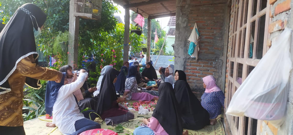 Meronce Bunga Lelayu RT 01 Pokoh