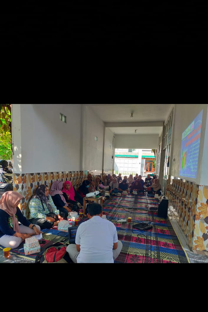 Sosialisasi pengolahan sampah yg di hadiri oleh warga krajan