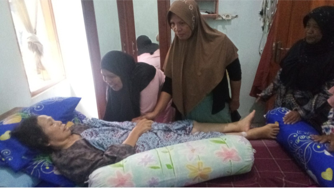 Kegiatan Menjenguk Orang Sakit Warga RT 03  Padukuhan Pokoh