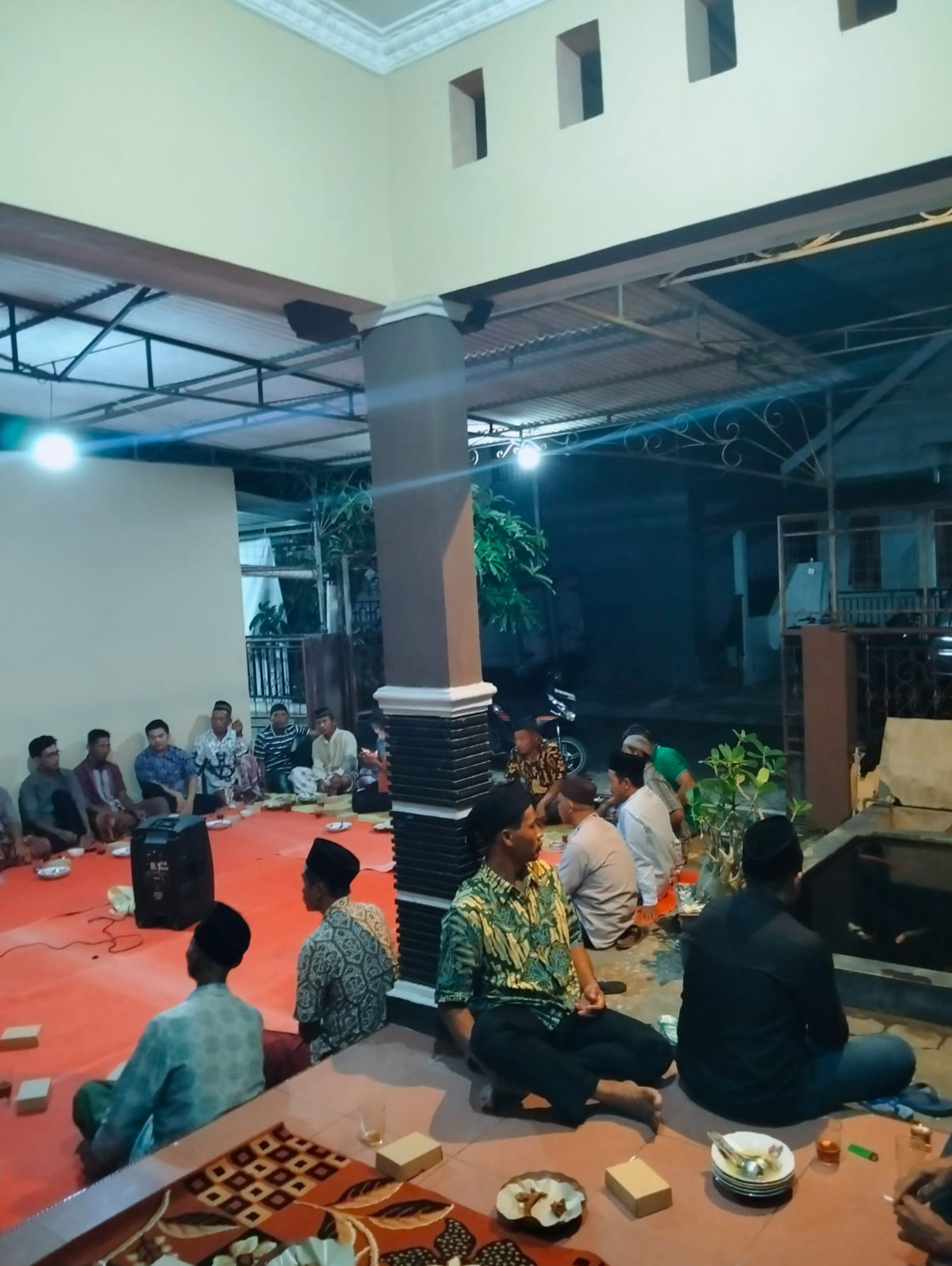 Pertemuan rutin malam rebo wage oleh bapak bapak RT 04 yg bertempat di rumah BPK Sukarja gebang Jetis wedomartani