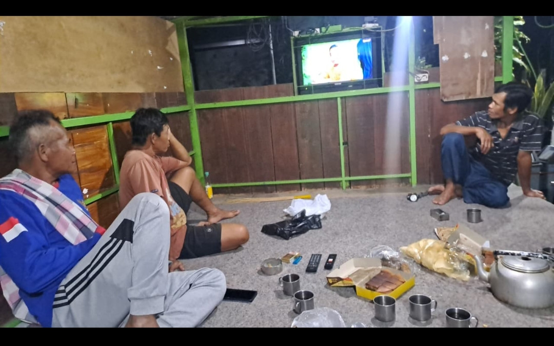 Kegiatan ronda bapak bapak RT 04 malam rebo  gebang Jetis wedomartani