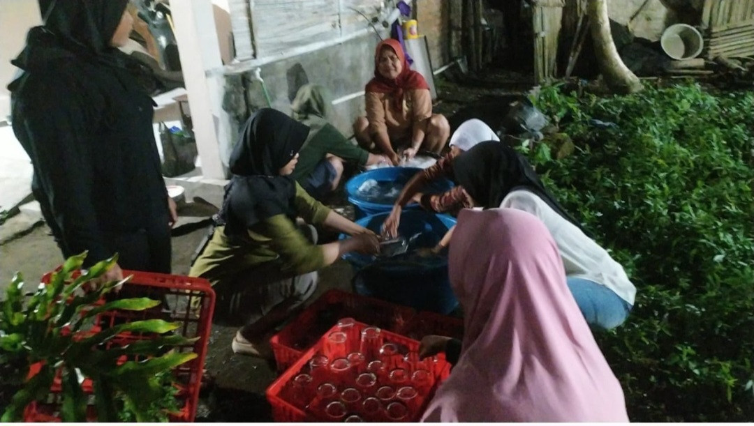 Gotong Royong Mencuci Hari ke 5 Di Sripah Pokoh