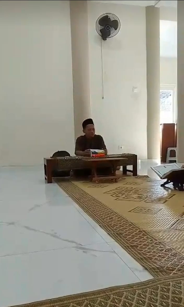 Belajar metode Tahsin Klmpok pengajian Ibu2 warga Krajan