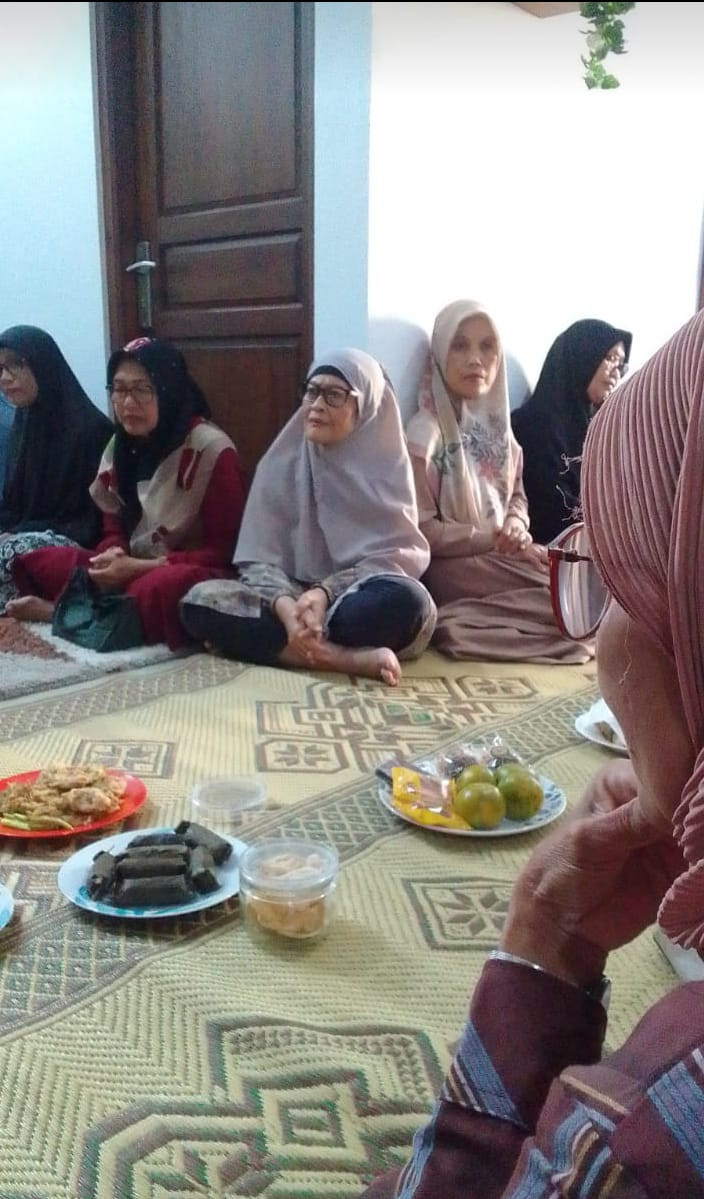 Belajar metode Tahsin Klmpok pengajian Ibu2 warga Krajan