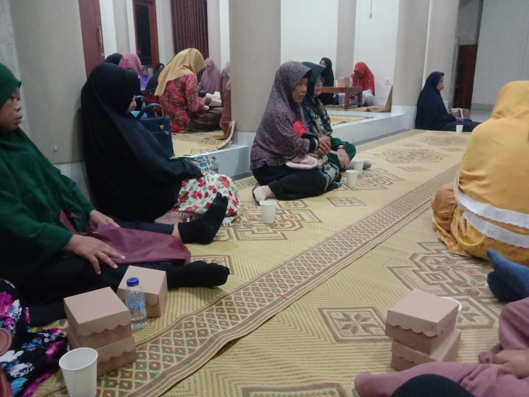 Pengajian rutin malam jumat ibu2 warga krajan