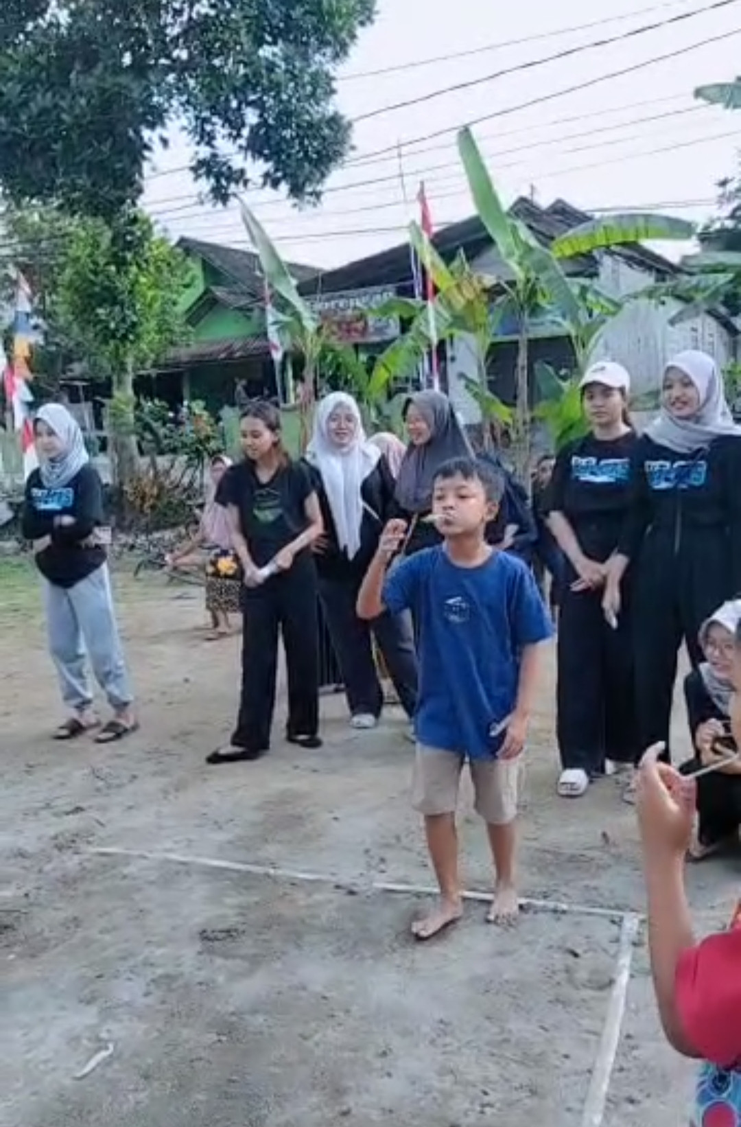 Kegiatan lomba anak anak memeriahkan HUT RI ke 80 dilapangan RT 03 gebang Jetis wedomartani
