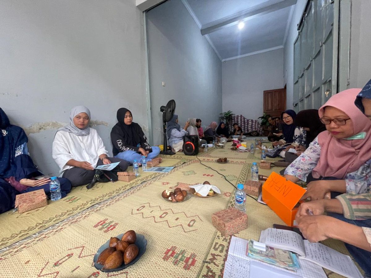 pertemuan rutin ibu PKK RT 03 di Padukuhan Blotan