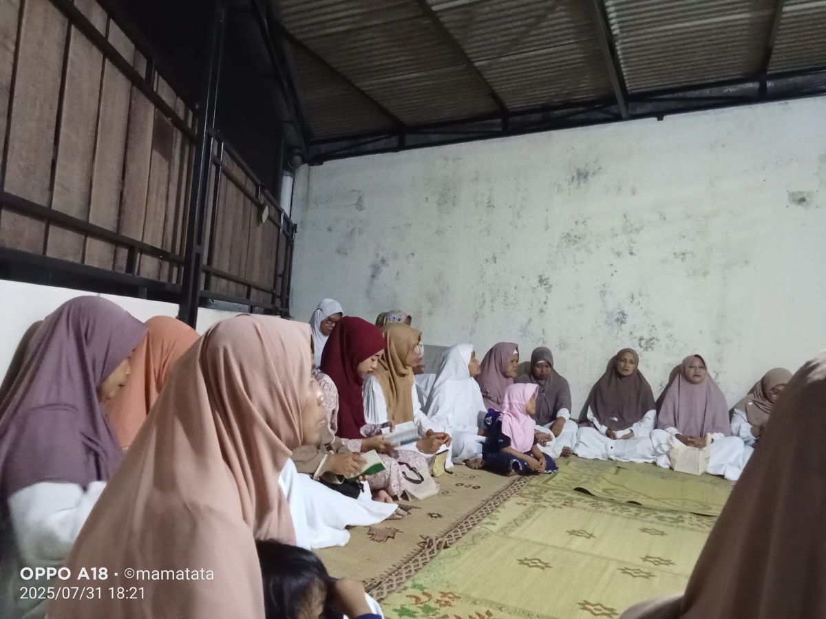 Yasinan rutin. Ibu ibu RT 06 gebang Jetis wedomartani