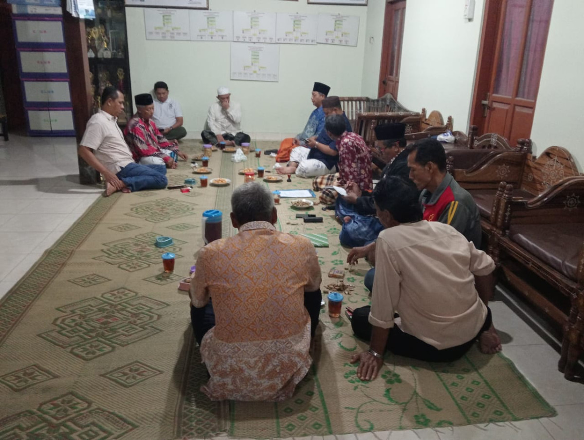 Rapat pengurus yayasan arrohmah Malangrejo