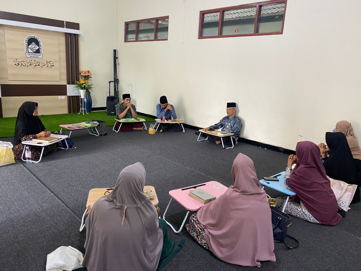 Mendalami Alqur'an dengan Metode Qiroati  Pendidik TPA Ar Rohmah malangrejo