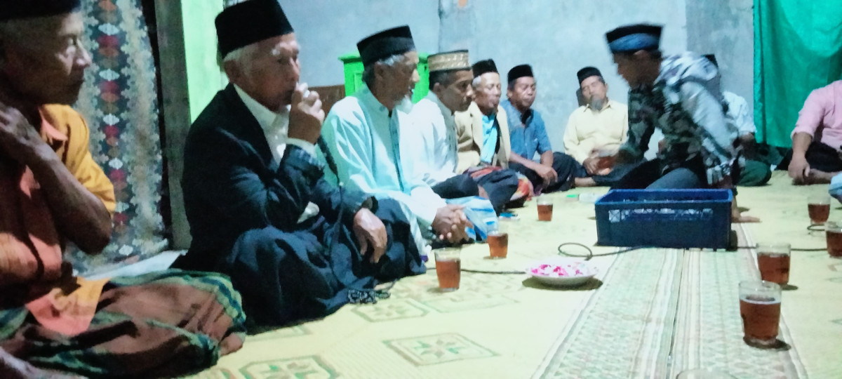 Tahlil warga padukuhan Tonggalan