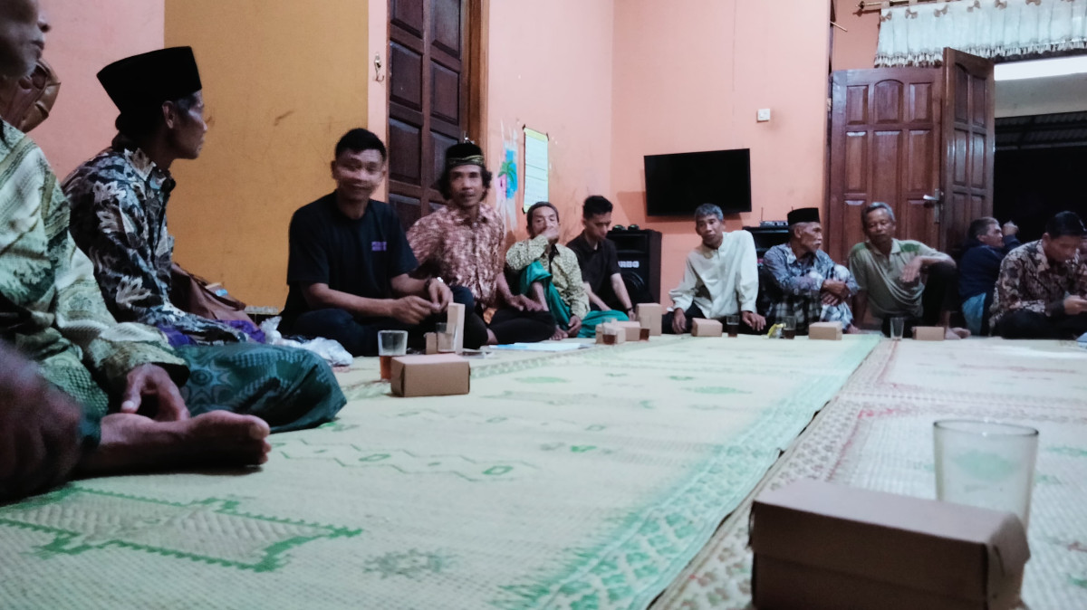Pertemuan rutin warga rt 4 padukuhan Tonggalan