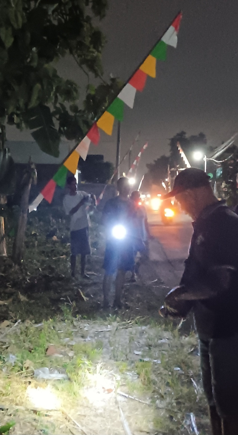 Pemasangan Bendera Dan Umbul-Umbul RT 05 Untuk Memperingati Hari Kemerdekaan Republik Indonesia Yang Ke 80 Padukuhan Pokoh
