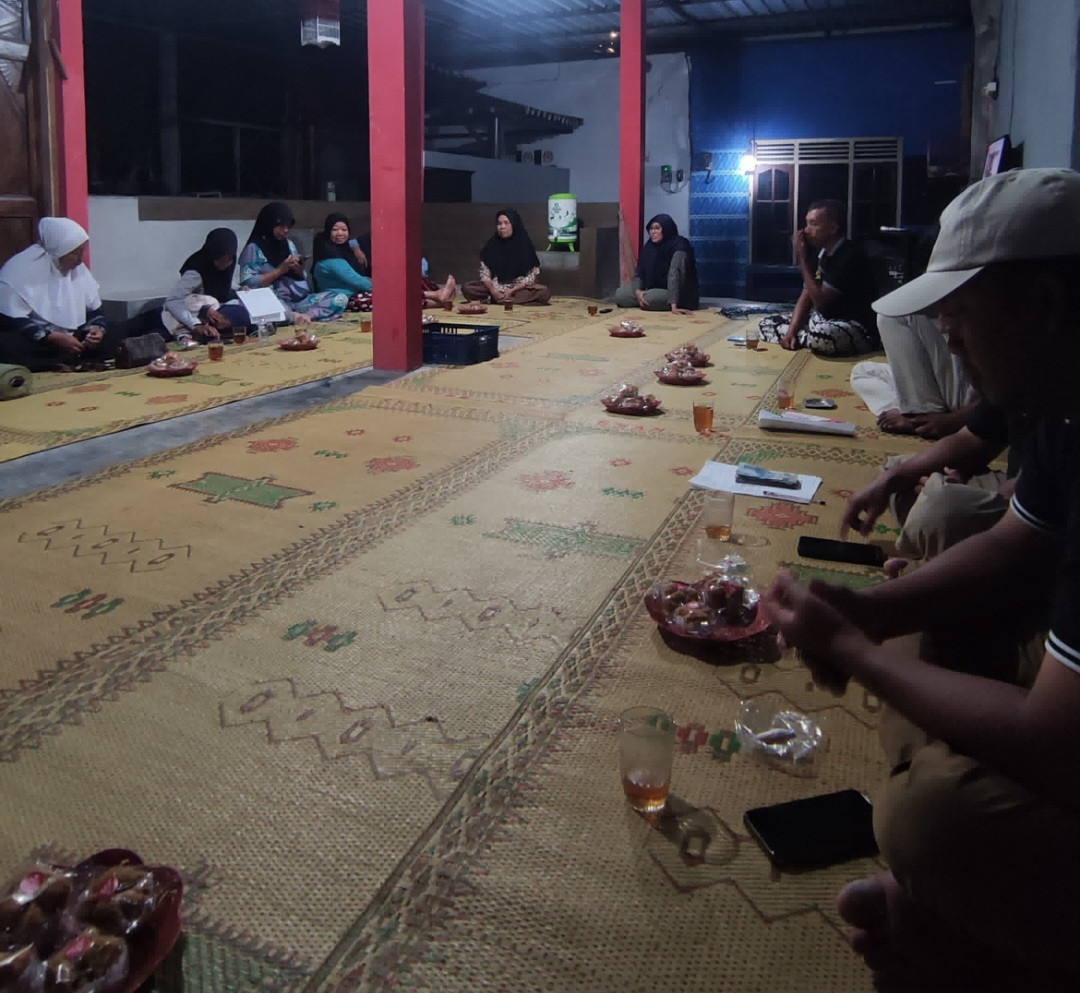 Rapat Persiapan Peringatan Hari Kemerdekaan RI Oleh Panitia Jalan Sehat RT 02 Padukuhan Pokoh