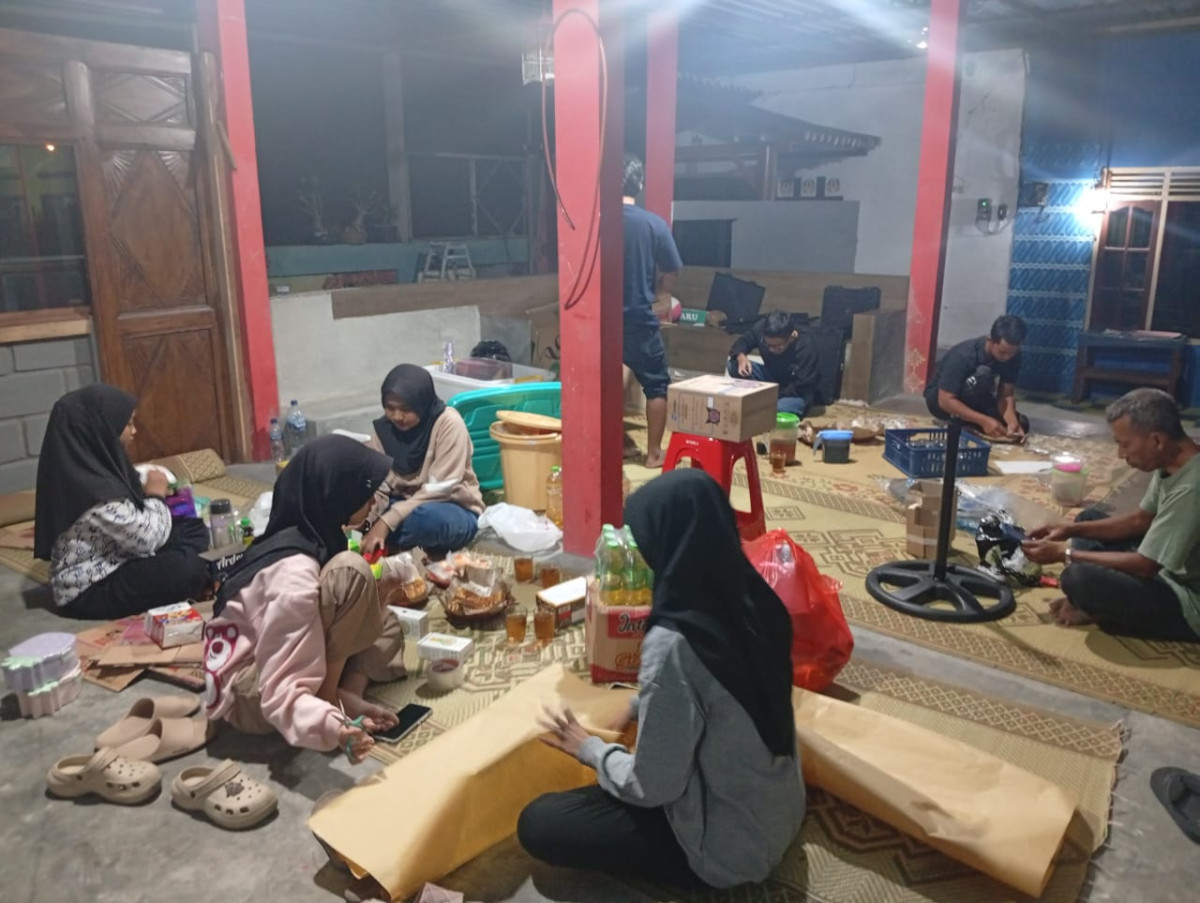 Persiapan Acara Senam dan Jalan Sehat Dalam Rangka Peringatan Hari Kemerdekaan RI ke 80 Oleh Pemuda Pemudi RT 02 Pokoh