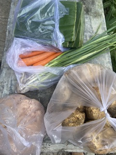 Menyuplai bahan mentah PMT lokal oleh kader Sanggrahan