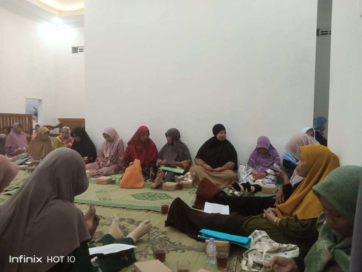 Kegiatan yasinan bapak ibu RT 02 dan RT 04 Malangrejo