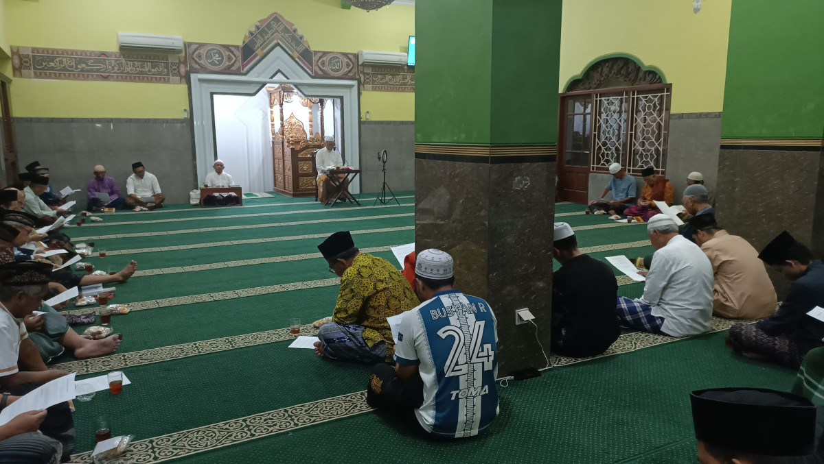 Pengajian Ahad pagi bapak ibu masjid Ar Rohmah Malangrejo