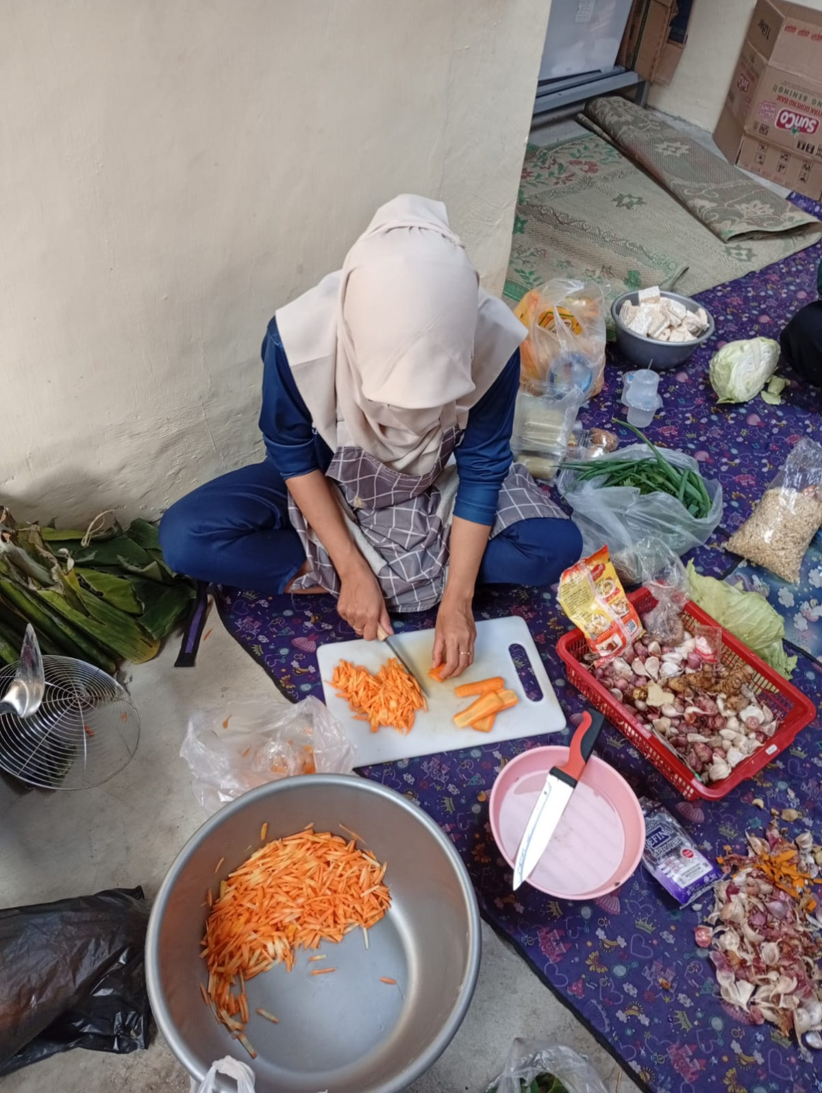 proses memasak PMT lokal utk Bumil oleh kader Krajan