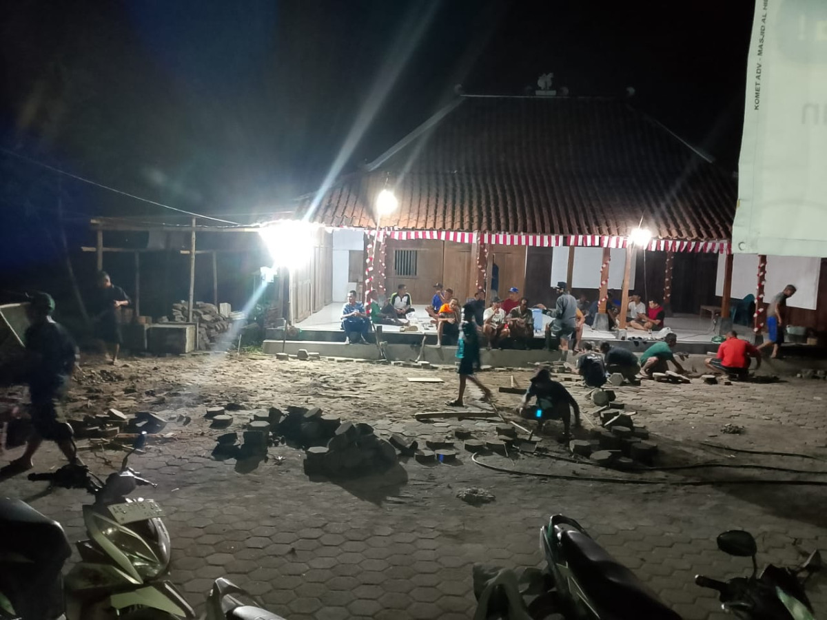 Gotong royong bersih dusun Padukuhan Sawahan Lor