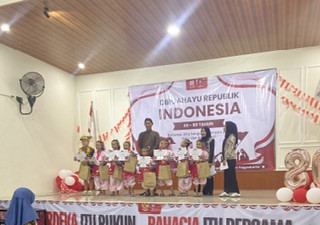 Pembagian hadiah lomba Agustusan di Sanggrahan