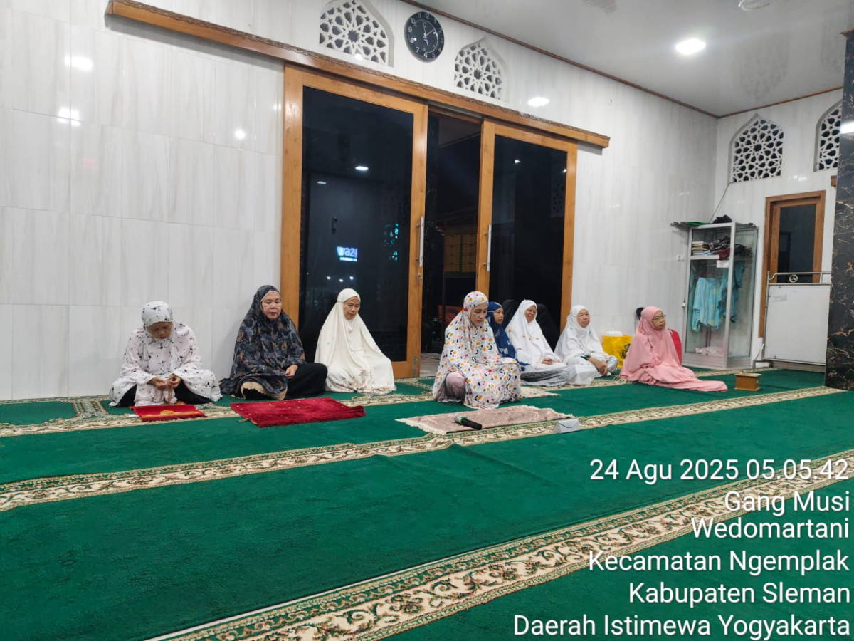 Kegiatan pengajian rutin tiap Ahad pagi di masjid Nurul faalah gebang Jetis wedomartani