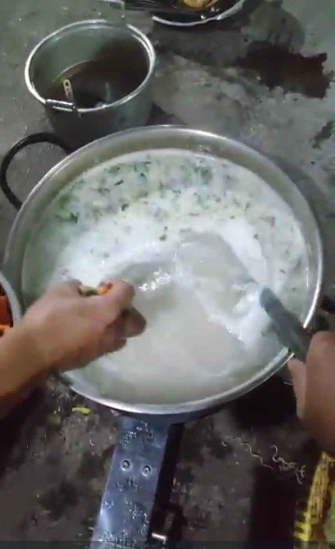 Penyediaan Konsumsi Malam Tirakatan Memperingati Hari Kemerdekaan RI Oleh RT 01 Pokoh