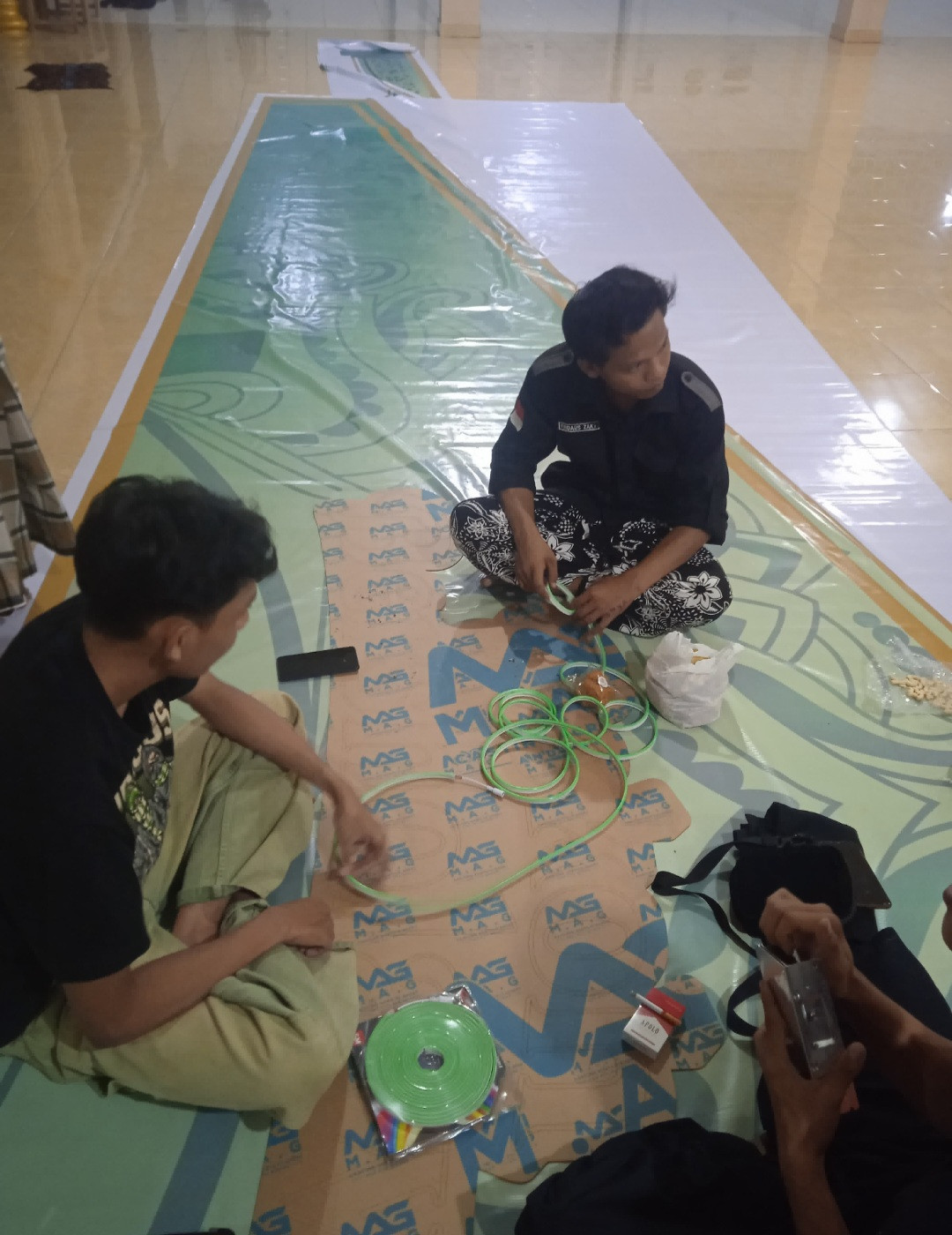 Pemasangan Lampu Hias Jalur VIP Pokoh Bersholawat Padukuhan Pokoh