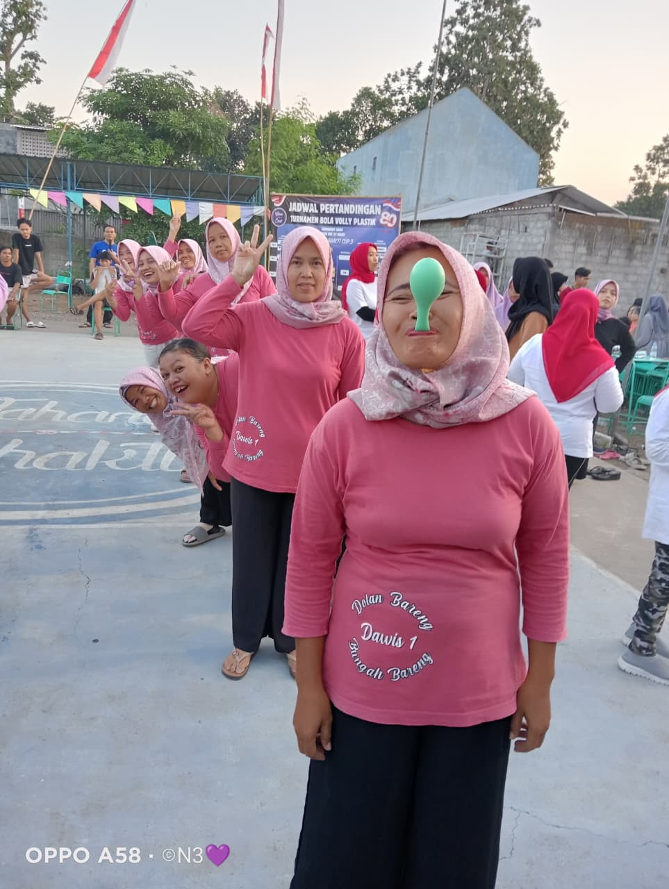 Lomba Meniup Balon ibu2 antar dawis Rw 35 Padukuhan Malangrejo