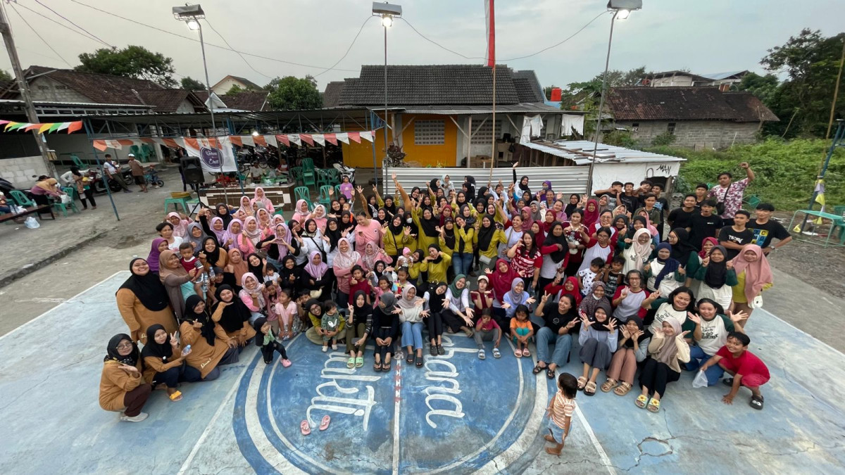 Lomba ibu2 dan anak2 antar Dawis rw 35 padukuhan malangrejo