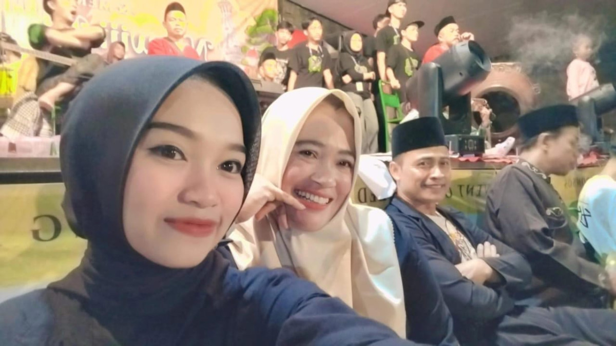 Pentas Seni Badui Ibu2 dalam acara memeriahkan HUT RI ke 80 di padukuhan malangrejo