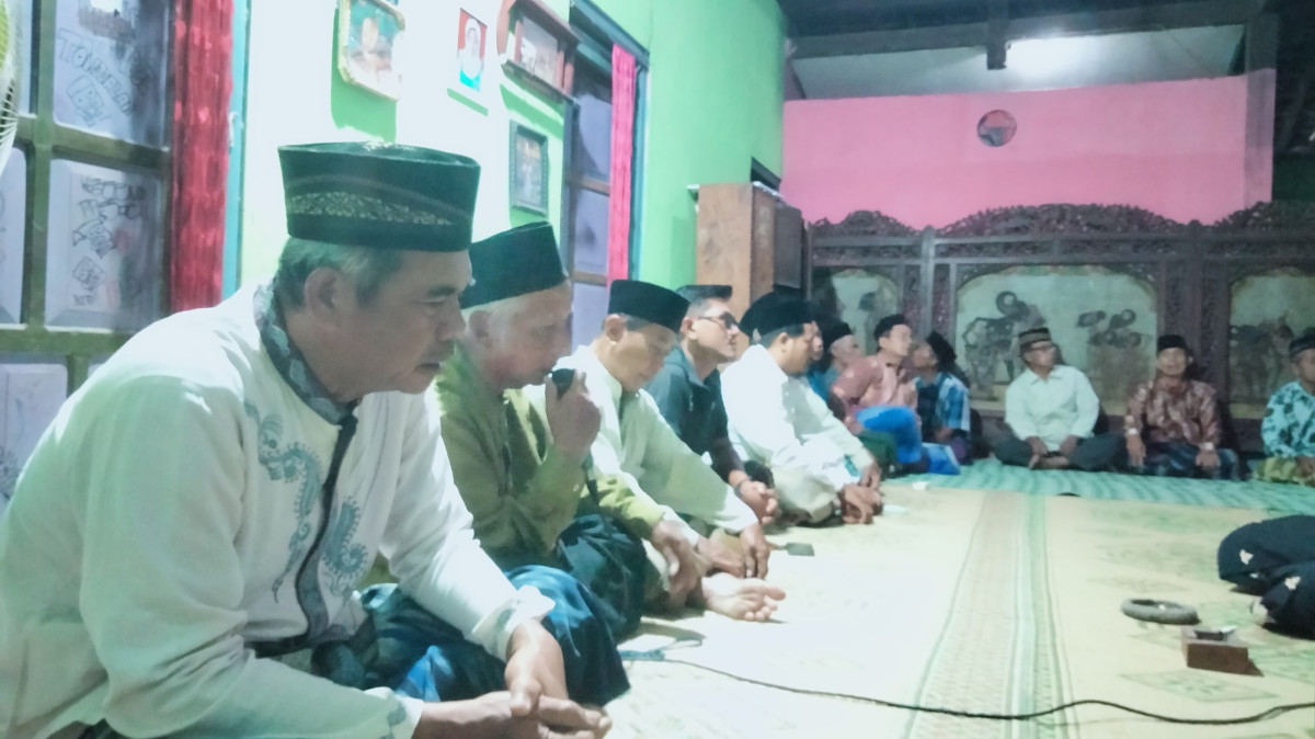 Tahlil mendo'akan orang meninggal warga pafukuhan Tonggalan