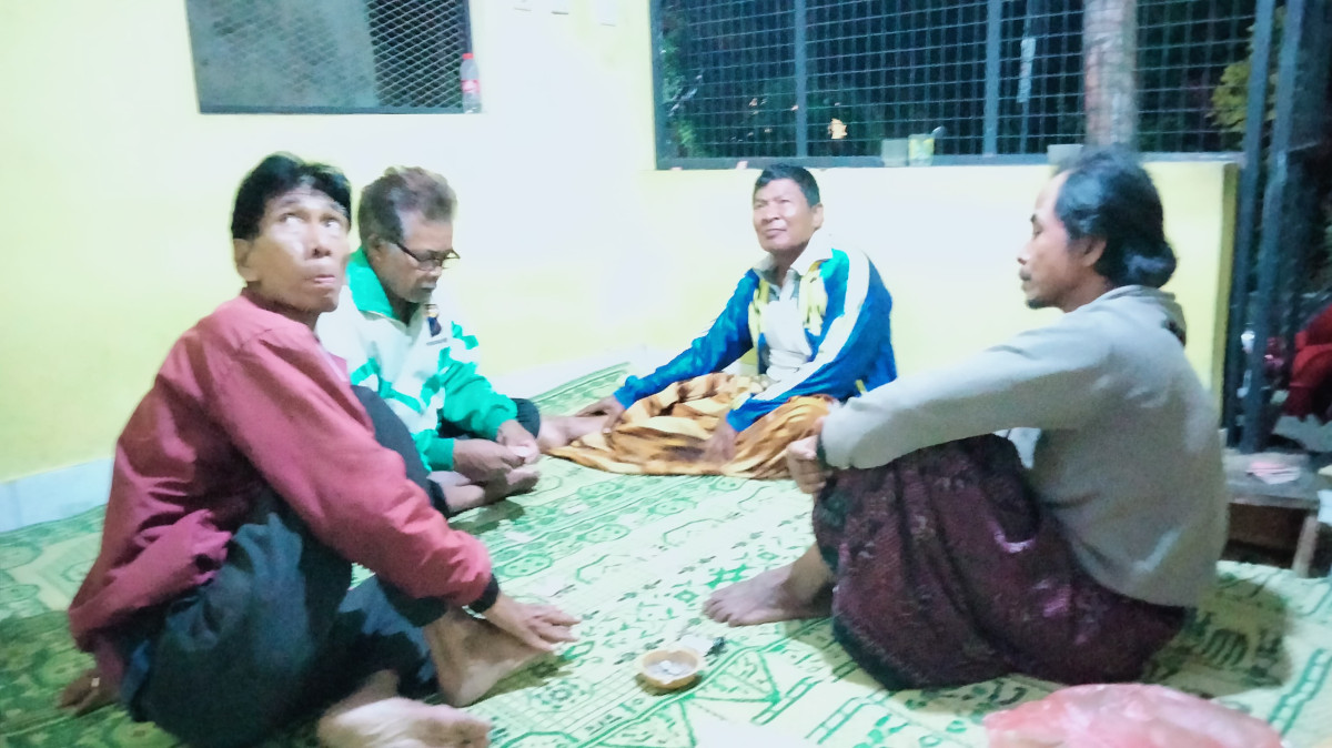 Kegiatan Poskamling warga Tonggalan