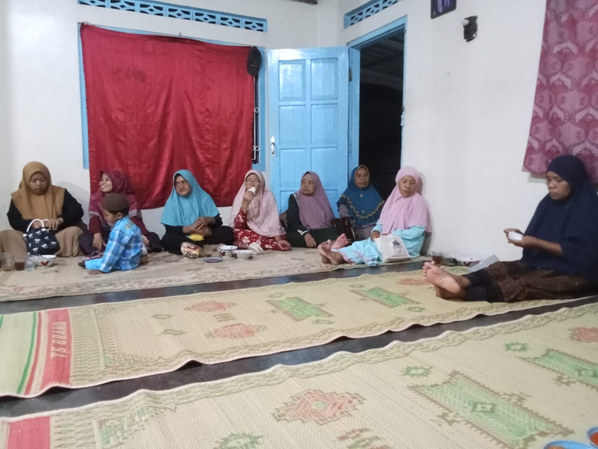 Kegiatan rutin yasinan oleh ibu ibu RT 05 Jetis wedomartani ngemplak