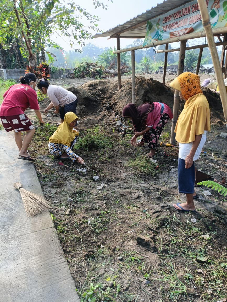 Gotong royong bersih dusun Padukuhan Sawahan Lor