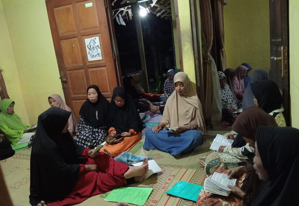 Yasinan Ibu2 Rutin Malam Jumat di Padukuhan Ceper